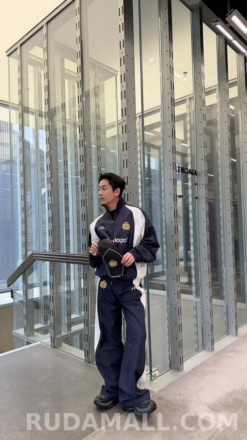 발렌시아가 발렌시아가 크라운 자수 트레이닝 팬츠 상세 이미지