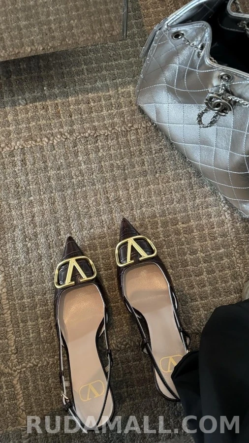 발렌티노 발렌티노 V로고 악어 엠보싱 슬링백 힐 상세 이미지