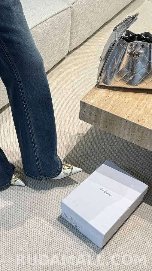 발렌티노 발렌티노 V 로고 악어엠보 슬링백 힐 상세 이미지