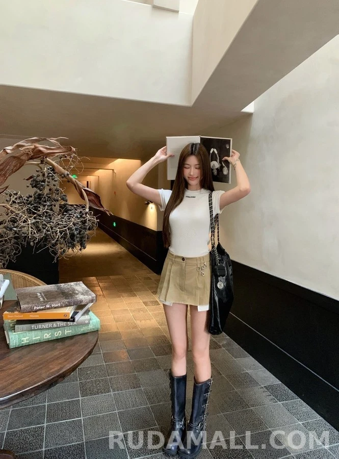 미우미우 미우미우 메탈 장식 플리츠 팬츠 상세 이미지