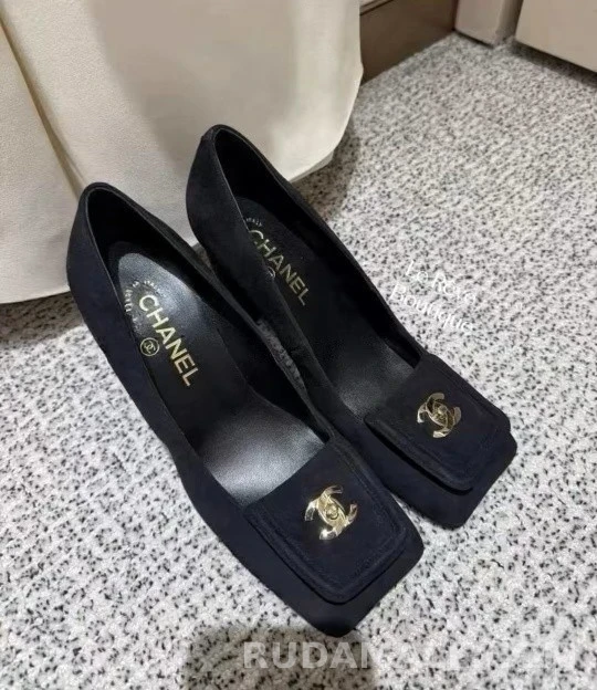샤넬 샤넬 스웨이드 플랩 펌프스 상세 이미지