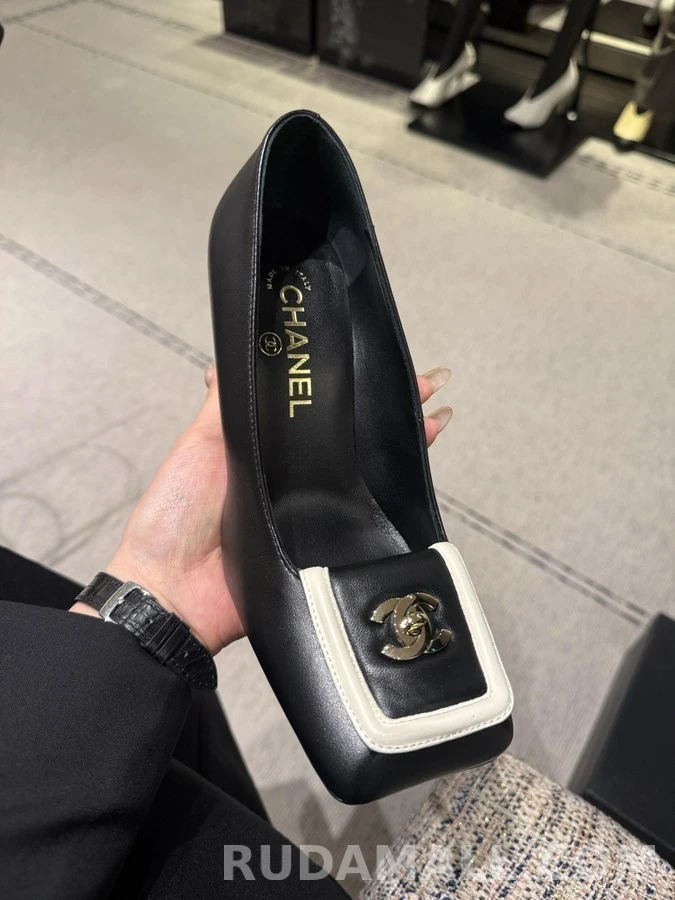 샤넬 샤넬 로고 버클 블록힐 펌프스 상세 이미지