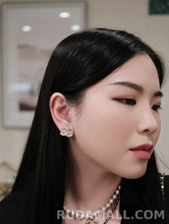 샤넬 샤넬 로고 크리스탈 진주 드롭 귀걸이 상세 이미지