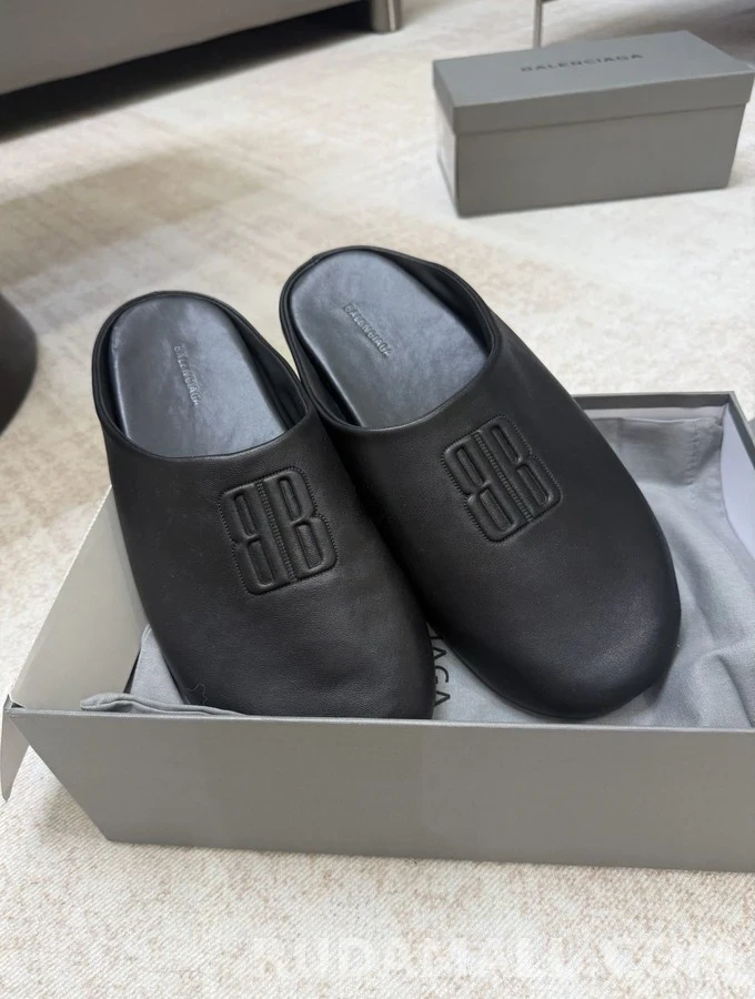 발렌시아가 발렌시아가 엠보싱 로고 뮬 슬리퍼 상세 이미지