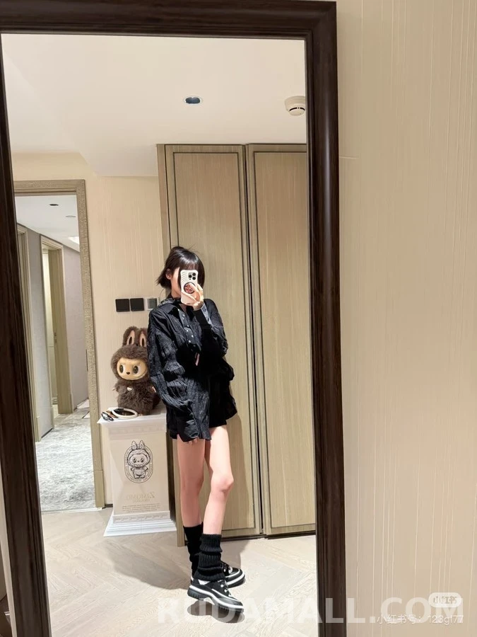 샤넬 샤넬 퀼팅 블랙앤화이트 스니커즈 상세 이미지