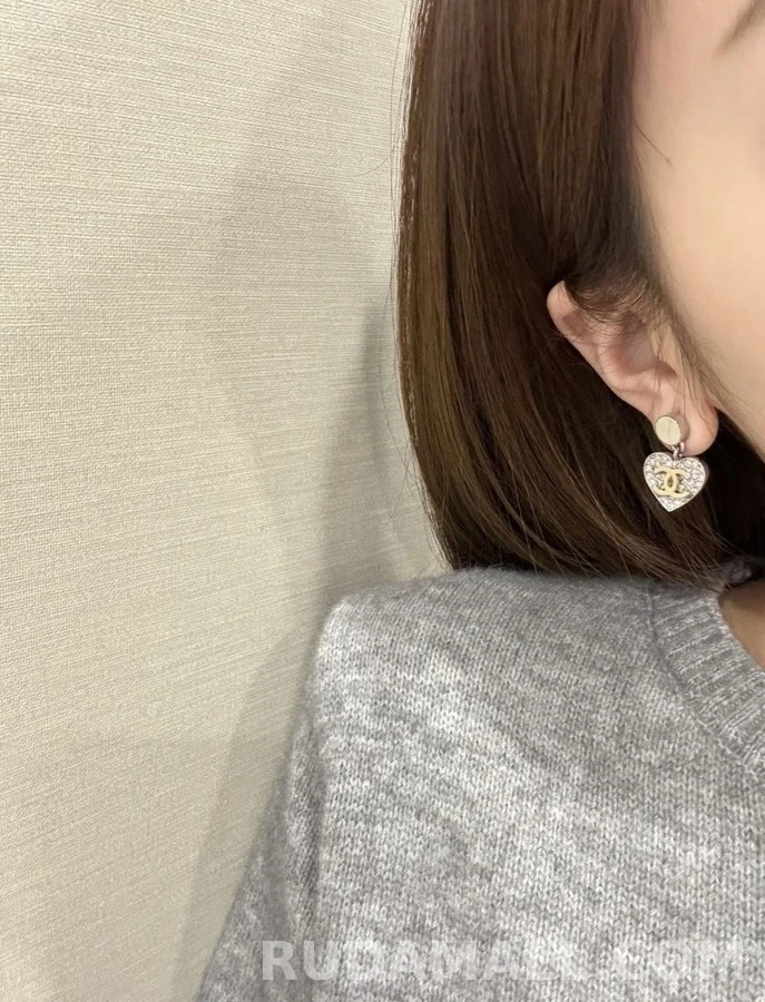 샤넬 샤넬 더블 C 하트 크리스탈 귀걸이 상세 이미지