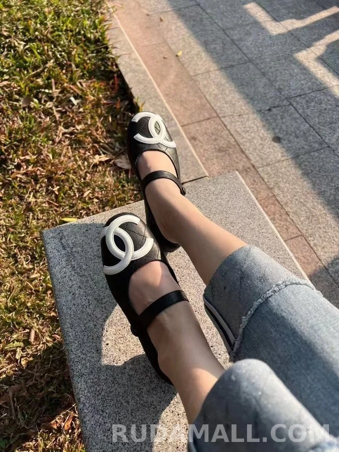 샤넬 샤넬 빅 로고 퀼팅 메리 제인 플랫 상세 이미지