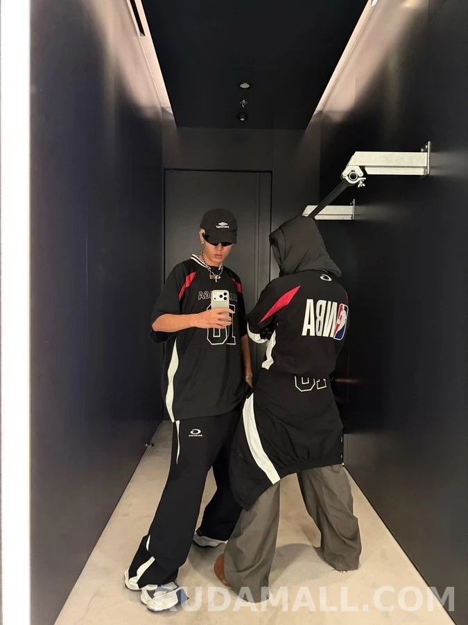 발렌시아가 발렌시아가 NBA 콜라보 오버사이즈 트레이닝 팬츠 상세 이미지