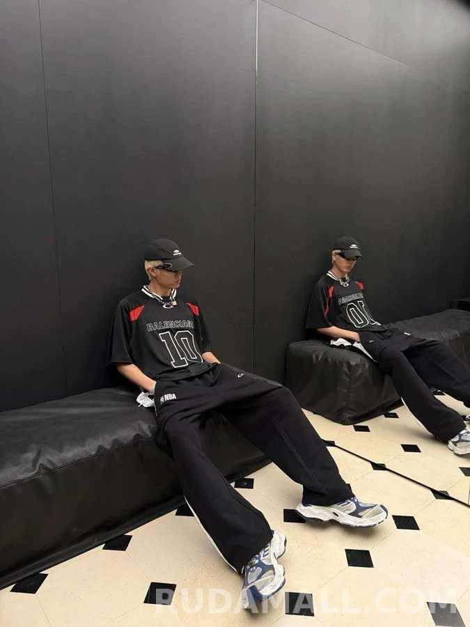 발렌시아가 발렌시아가 NBA 콜라보 오버사이즈 트레이닝 팬츠 상세 이미지
