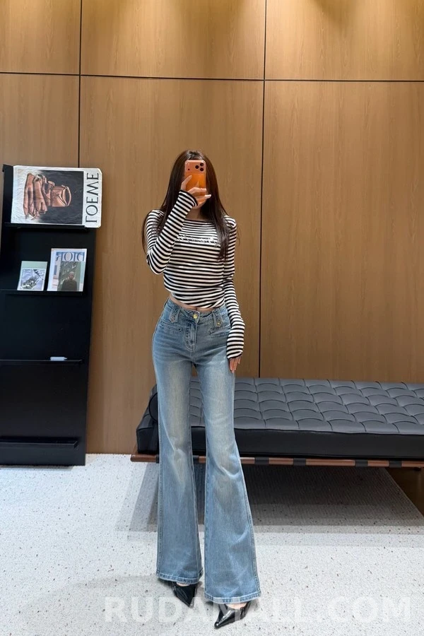 생로랑 세인트로랑 YSL 엠보 그라데이션 마이크로 부츠컷 데님 팬츠 상세 이미지