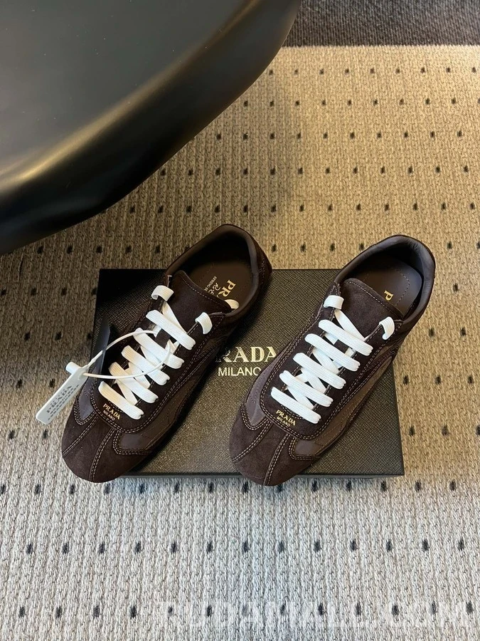 프라다 프라다 스웨이드 레트로 스니커즈 상세 이미지