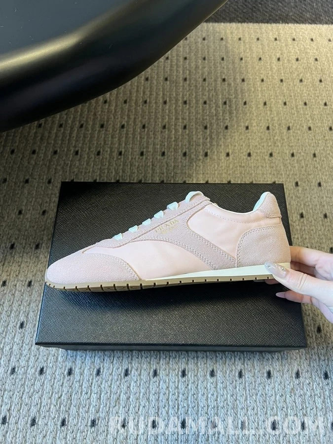 프라다 프라다 레트로 스웨이드 스니커즈 상세 이미지