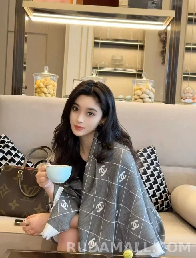 샤넬 샤넬 로고 다이아몬드 패턴 머플러 상세 이미지