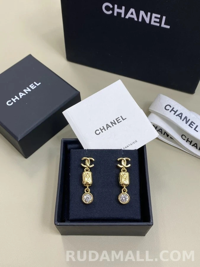 샤넬 샤넬 로고 크리스탈 드롭 이어링 상세 이미지