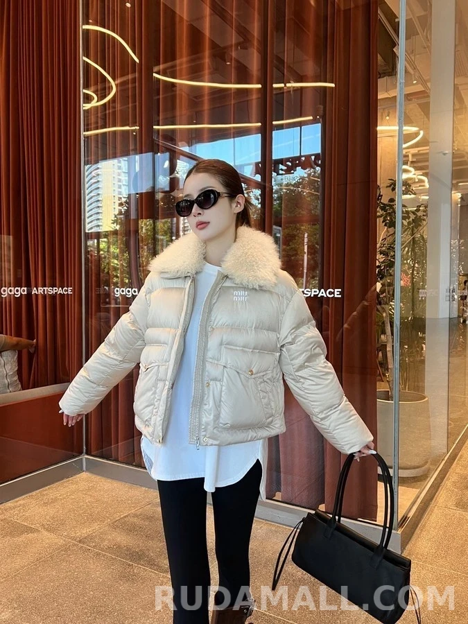 미우미우 미우미우 퍼 카라 레터링 패딩 자켓 상세 이미지