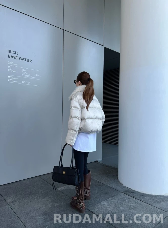 미우미우 미우미우 퍼 카라 레터링 패딩 자켓 상세 이미지