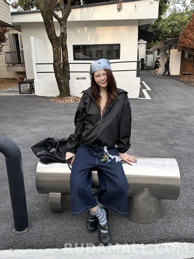 프라다 프라다 삼각 로고 후드 집업 상세 이미지