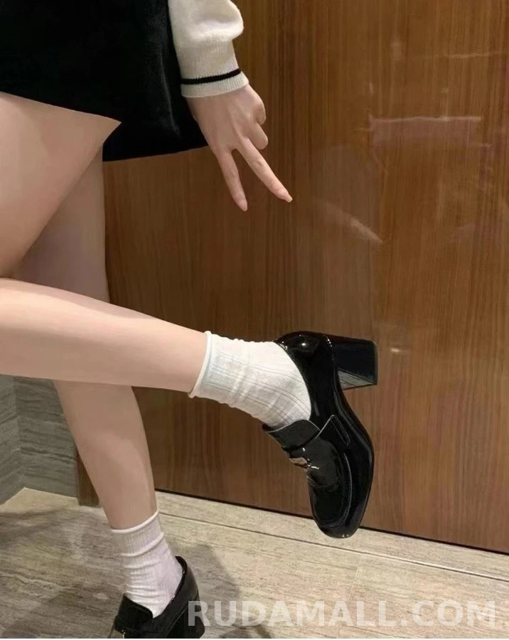미우미우 미우미우 페이턴트 펌프스 로퍼 상세 이미지