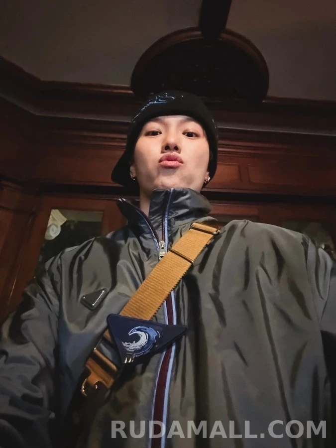 프라다 프라다 나일론 삼각 로고 자켓 상세 이미지