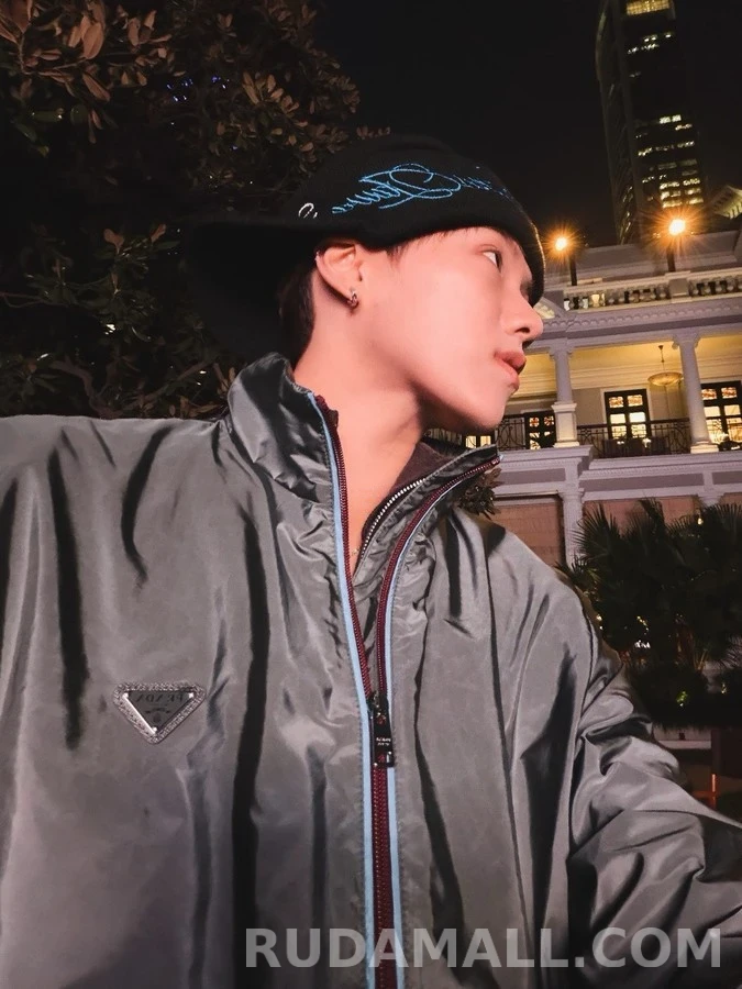 프라다 프라다 나일론 삼각 로고 자켓 상세 이미지