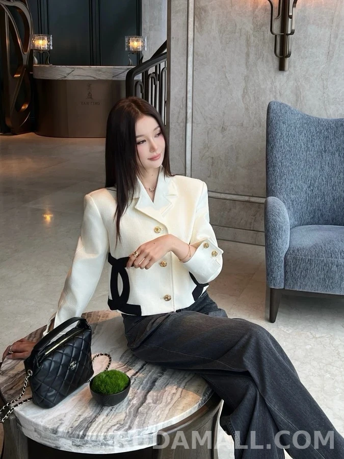 샤넬 샤넬 더블 C 로고 크롭 자켓 상세 이미지