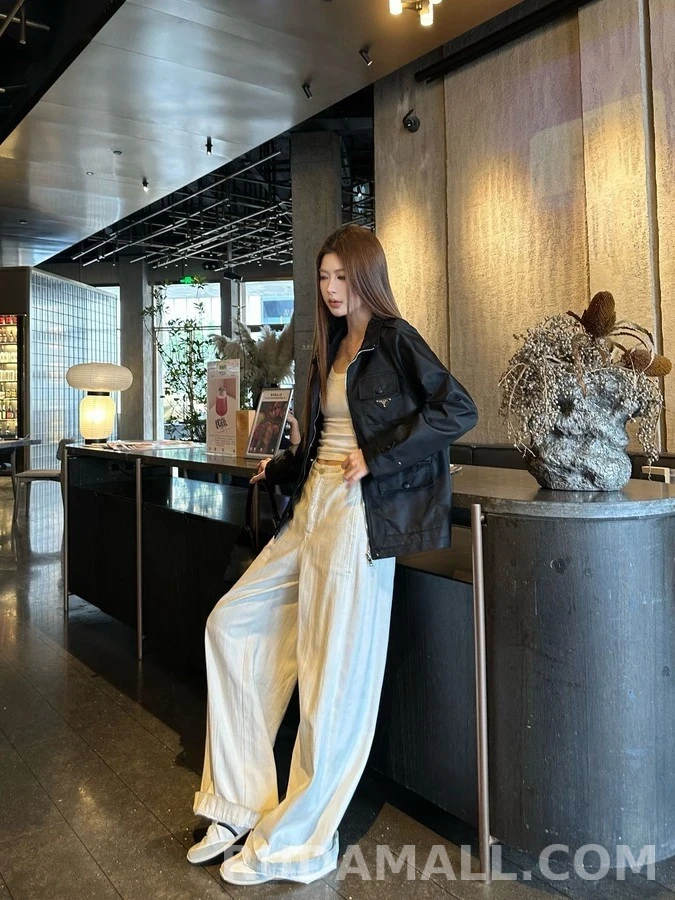 프라다 프라다 삼각 로고 멀티 포켓 자켓 상세 이미지