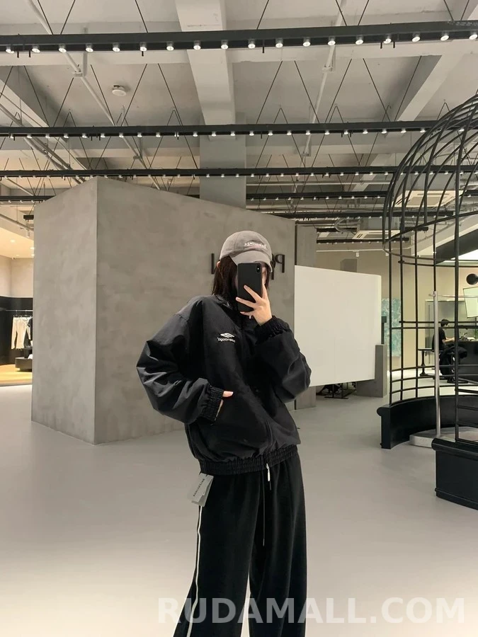 발렌시아가 발렌시아가 하이넥 자수 로고 자켓 상세 이미지