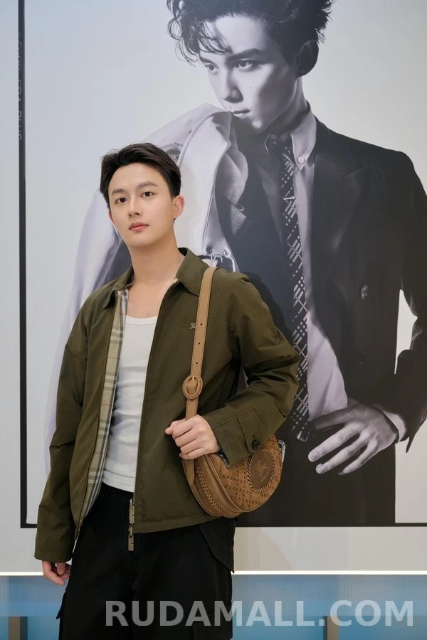 버버리 버버리 후드 로고 코튼 자켓 상세 이미지
