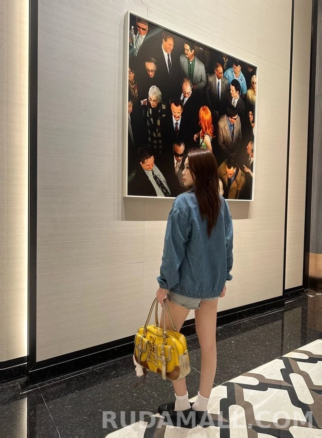 미우미우 미우미우 자수 로고 데님 자켓 상세 이미지