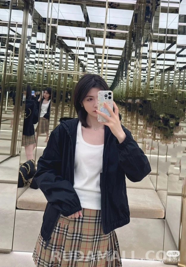 버버리 버버리 전사 로고 후드 바람막이 상세 이미지