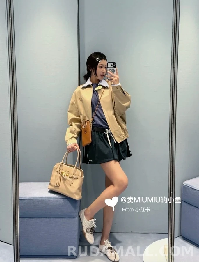 미우미우 미우미우 레터링 스트라이프 카라 자켓 상세 이미지