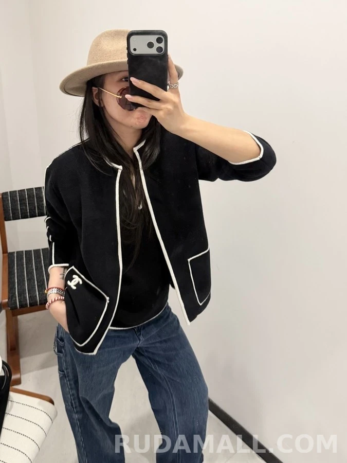 샤넬 샤넬 블랙앤화이트 로고 자켓 상세 이미지