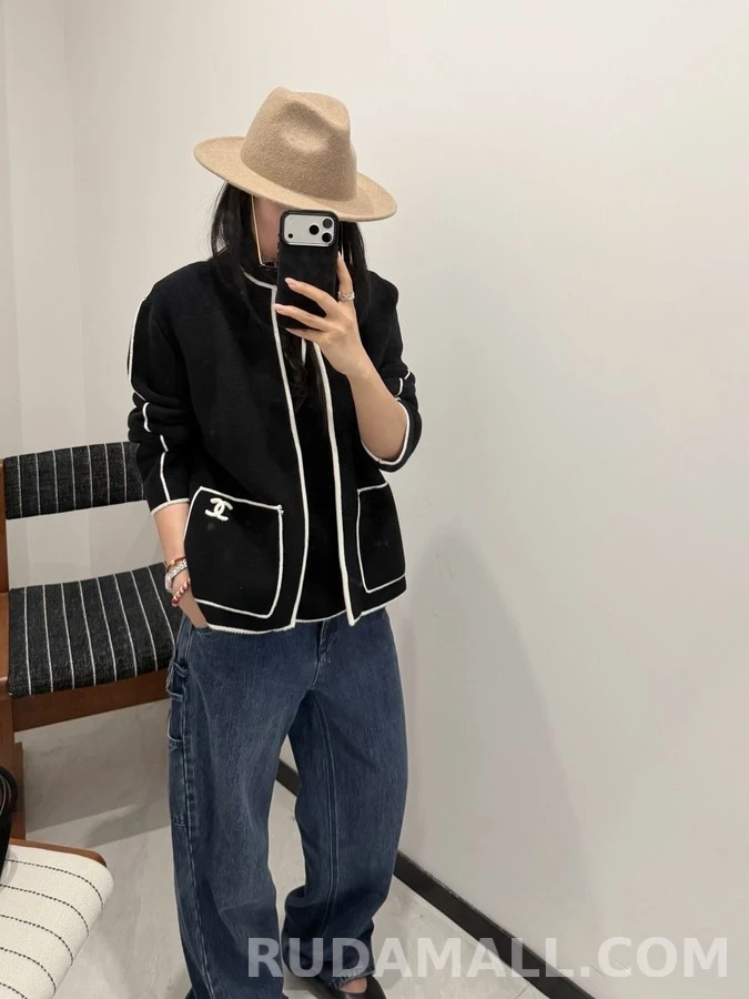 샤넬 샤넬 블랙앤화이트 로고 자켓 상세 이미지