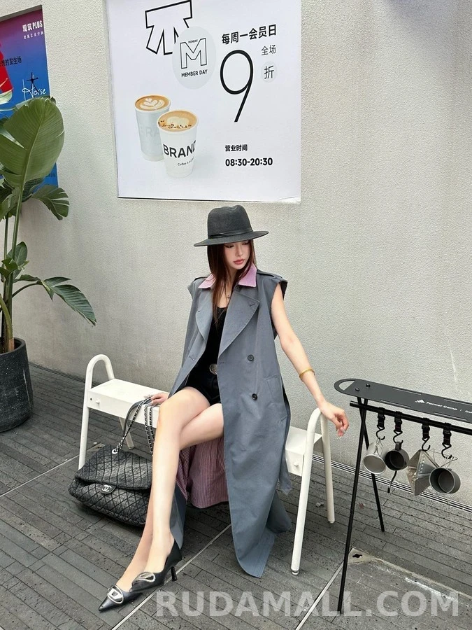 미우미우 미우미우 스트라이프 카라 더블 슬리브리스 코트 상세 이미지