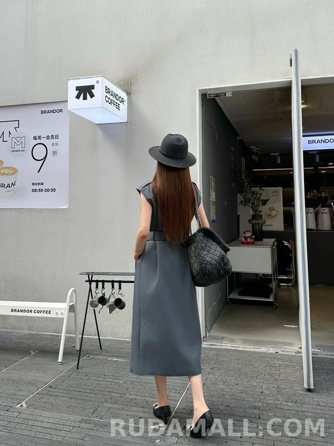 미우미우 미우미우 스트라이프 카라 더블 슬리브리스 코트 상세 이미지