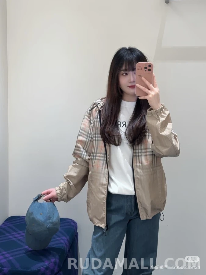 버버리 버버리 클래식 그라데이션 체크 후드 바람막이 상세 이미지