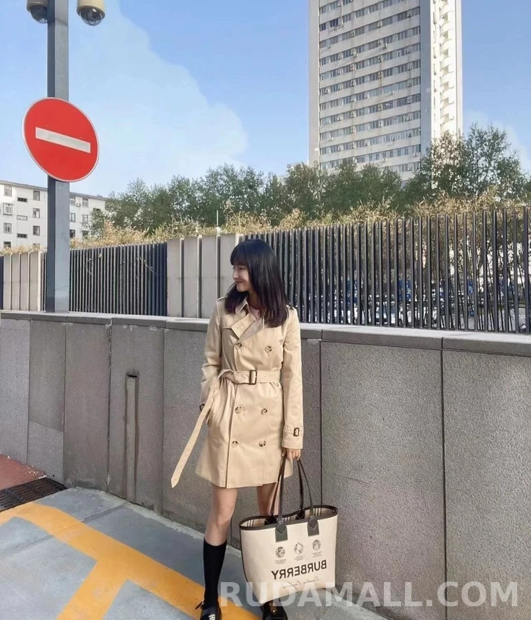 버버리 버버리 켄싱턴 쇼트 트렌치 코트 상세 이미지