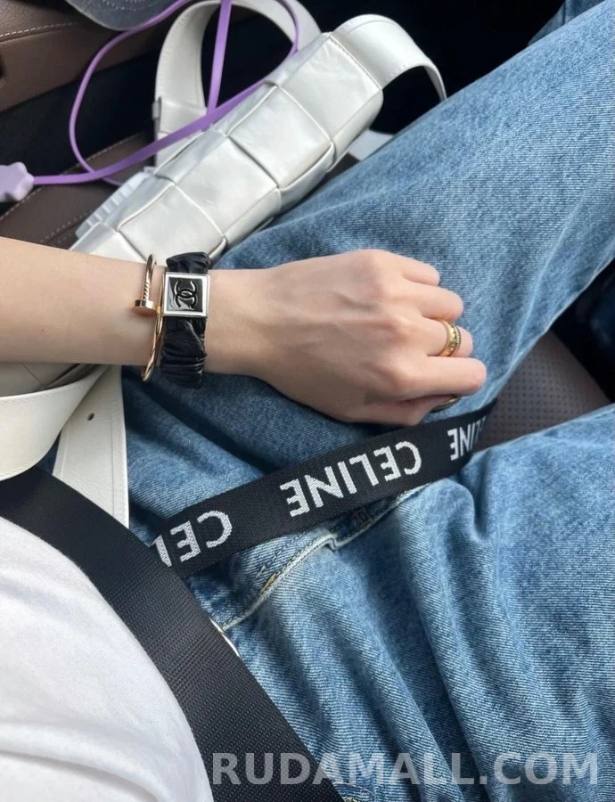 샤넬 샤넬 양가죽 메탈 에나멜 CC 머리끈 상세 이미지