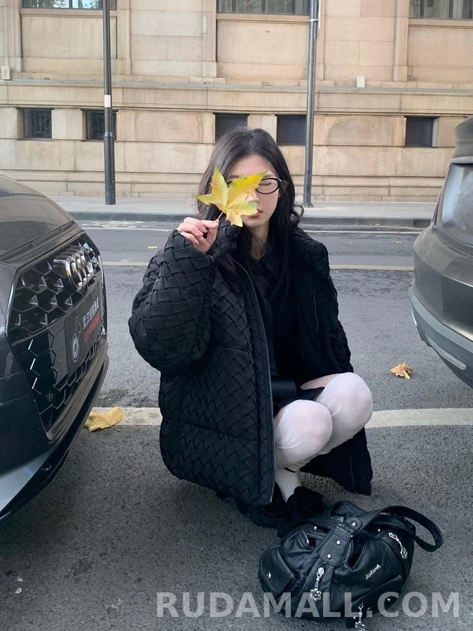 보테가베네타 보테가 베네타 인트레치오 편직 패딩 자켓 상세 이미지