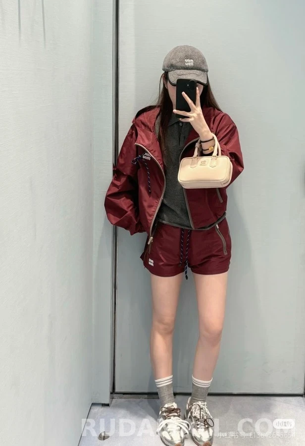 미우미우 미우미우 얇은 나일론 레터링 자외선 차단 후드 집업 상세 이미지
